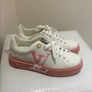 Louis Vuitton Women's Sneakers in White and Pink